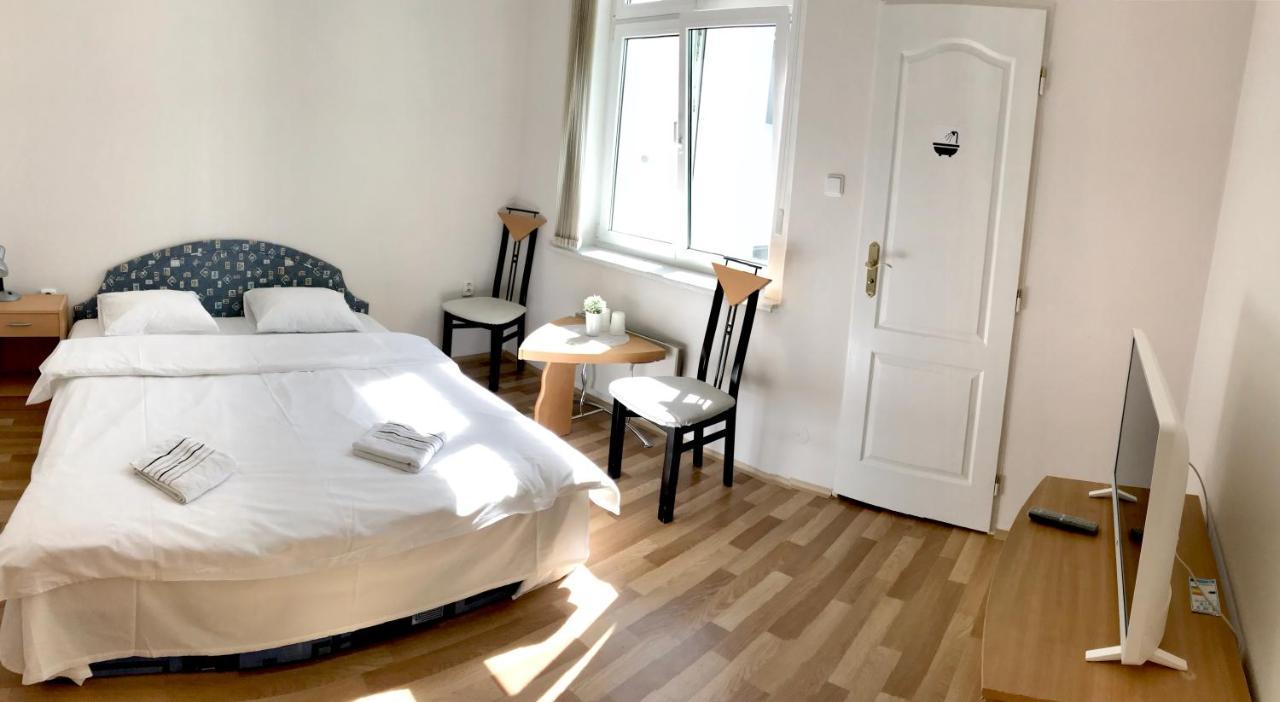 Pension Majovka Egra  Extérieur photo